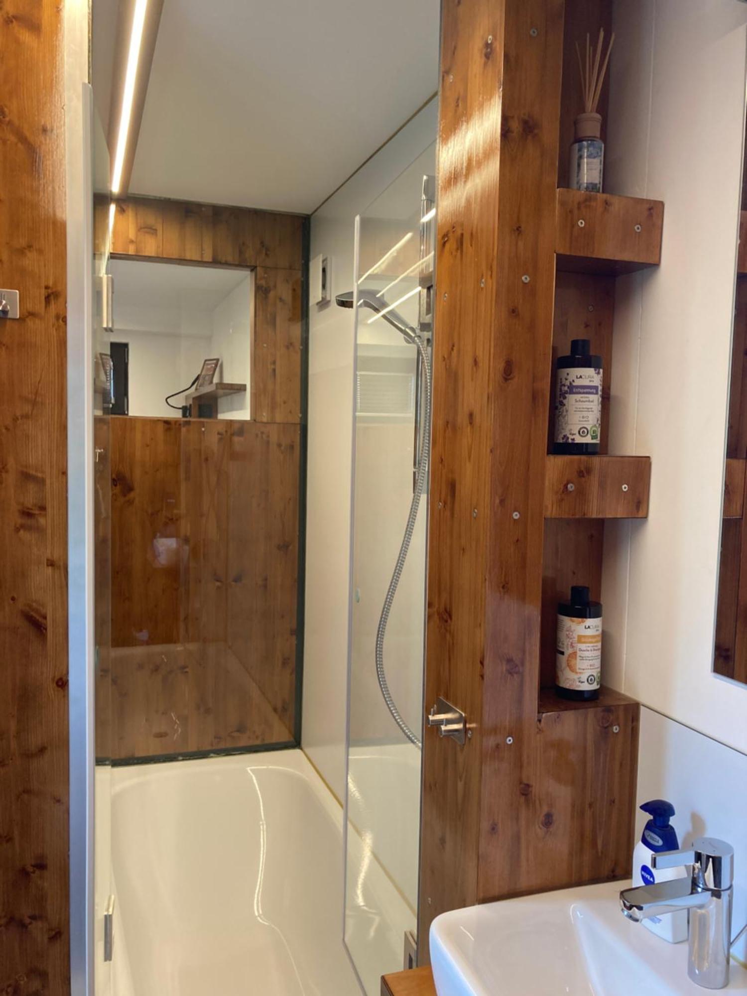 Tiny House Im Seecontainer Mit Parkplatz, Glasfaser, Netflix, Veranda Und Gehobener Ausstattung Coburg Luaran gambar